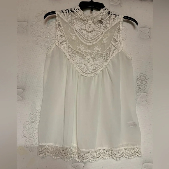 Entro women’s beautiful sheer lace blouse - Picture 1 of 5
